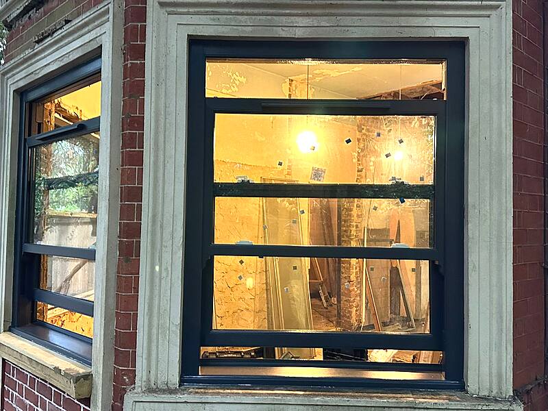 Aluminium sash window