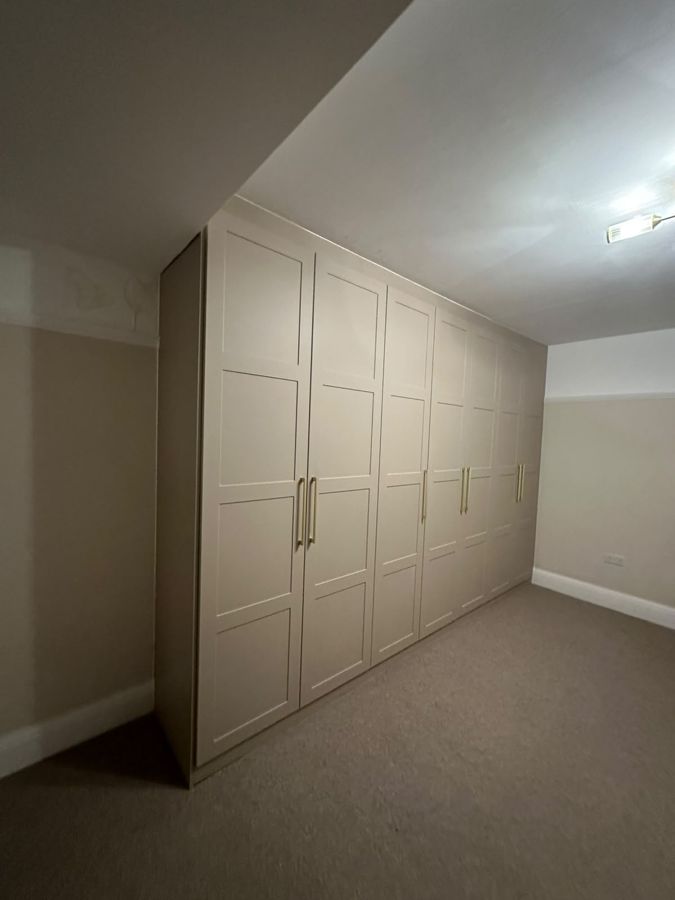 Made-to-measure wardrobe