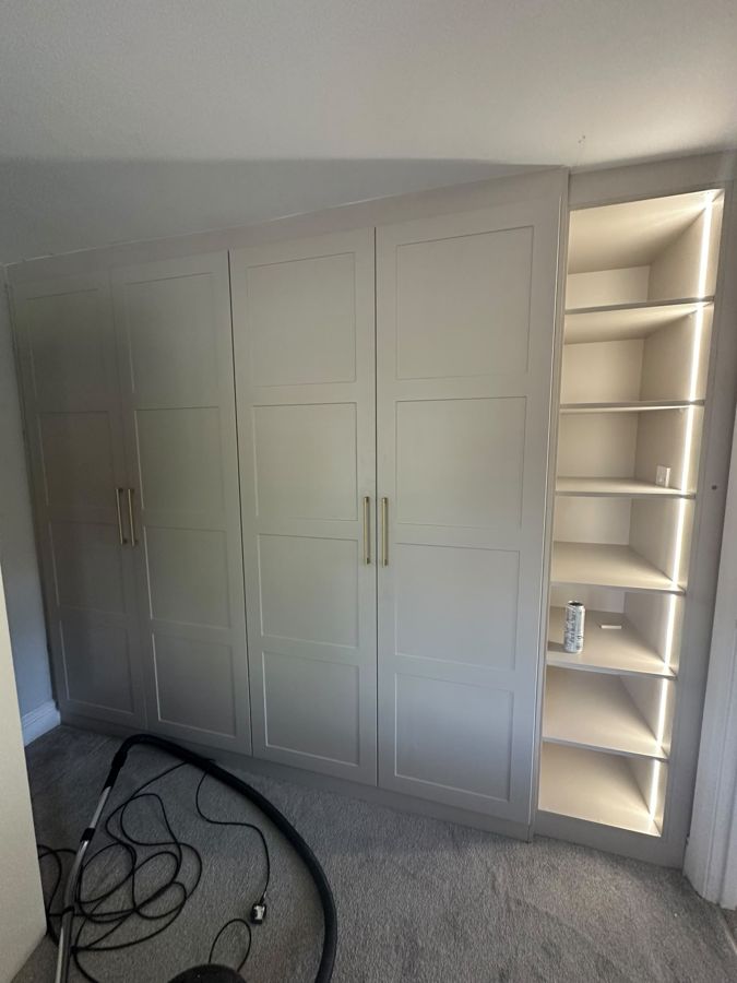 Sliding-door wardrobe