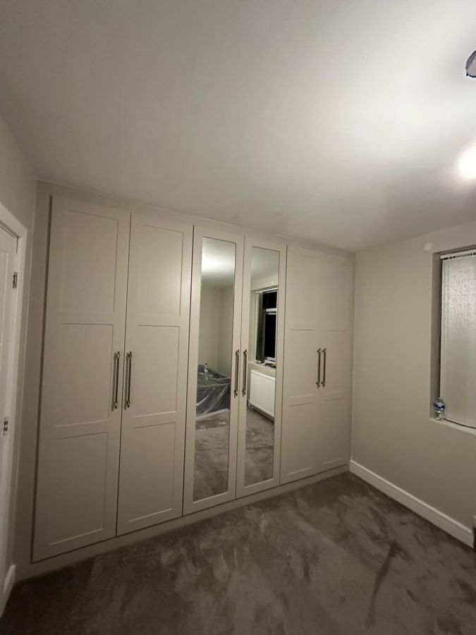 Made-to-measure wardrobe