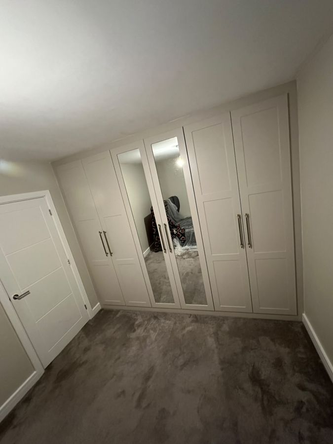 Sliding-door wardrobe