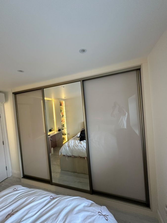 Sliding-door wardrobe