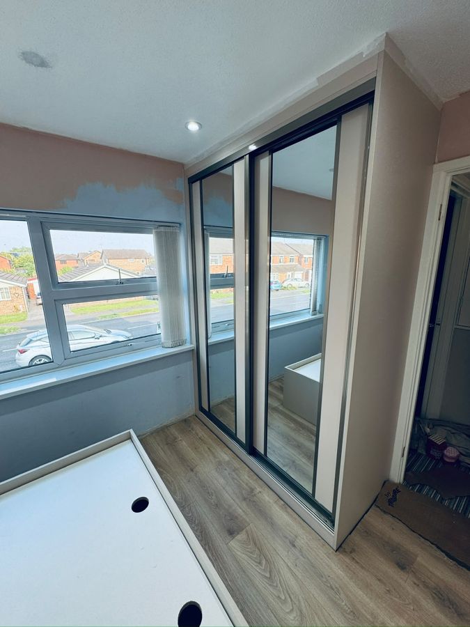 Sliding-door wardrobe