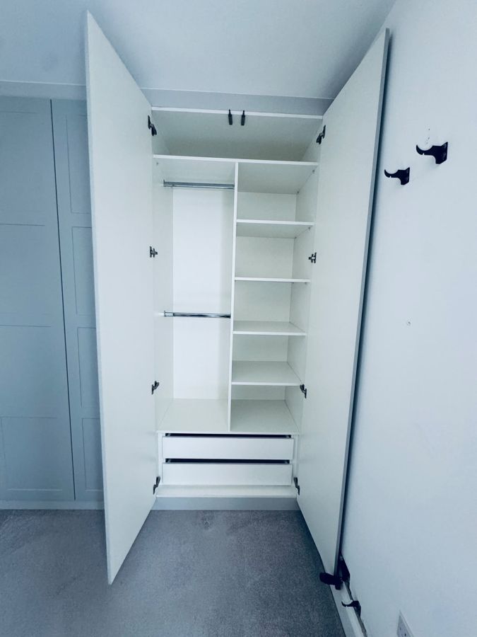 Walk-in wardrobe