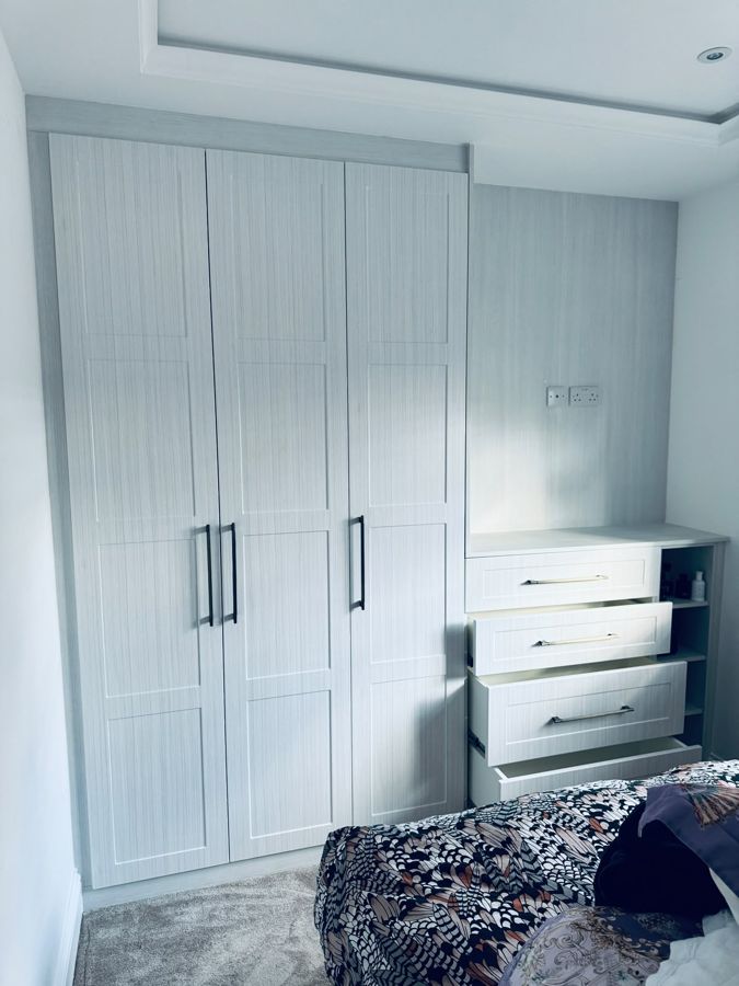 Made-to-measure wardrobe