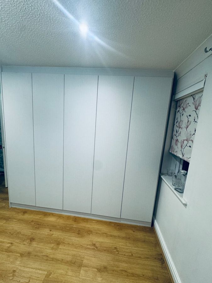 Sliding-door wardrobe