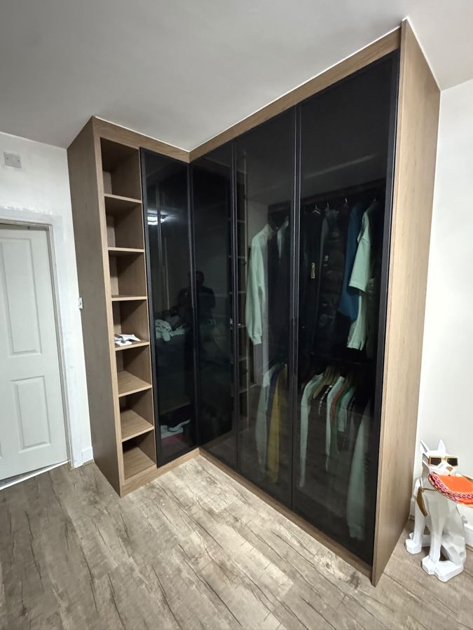 Made-to-measure wardrobe